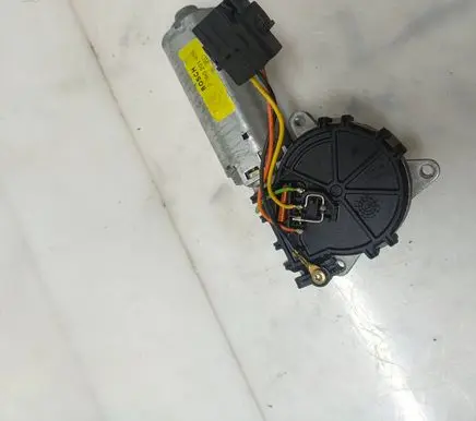 Volvo V70 Rear window wiper motor 0390201409