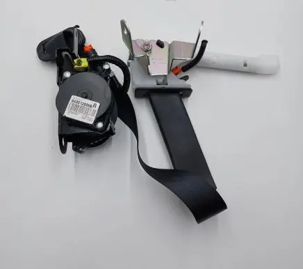 Nissan Leaf II (ZE1) Front seatbelt 638264901L