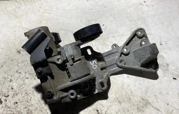 Volvo V50 A/C compressor mount bracket 30750940