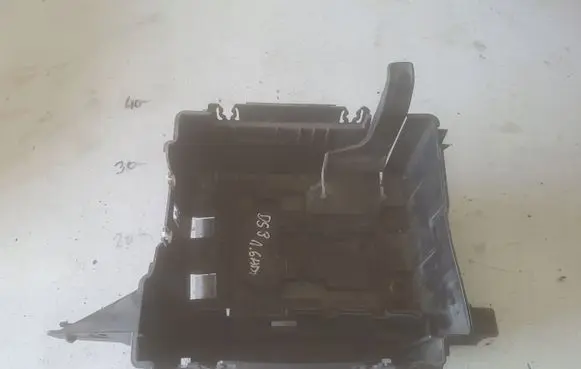 Battery tray