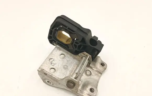 BMW 5 F10 F11 Radiator mount bracket 7575248 7186514 7211162