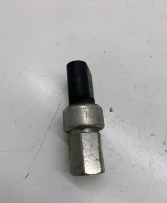 Volkswagen Tiguan Air conditioning (A/C) pressure sensor 1K0959126E