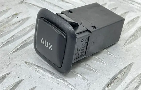 Audi TT TTS Mk2 AUX in-socket connector 8J0035475