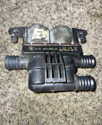 BMW 5 E39 Coolant heater control valve 64128374995 1147412137