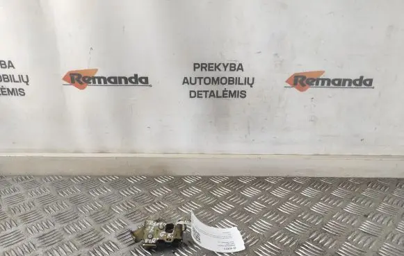 Loading door lock