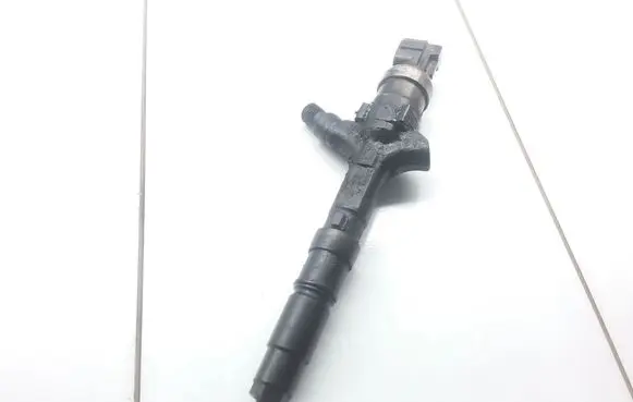 Toyota Corolla Verso E121 Fuel injector 2367027020