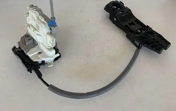 Audi A3 S3 8V Front door lock 8X1837016B 8V0839885 5N0601027D