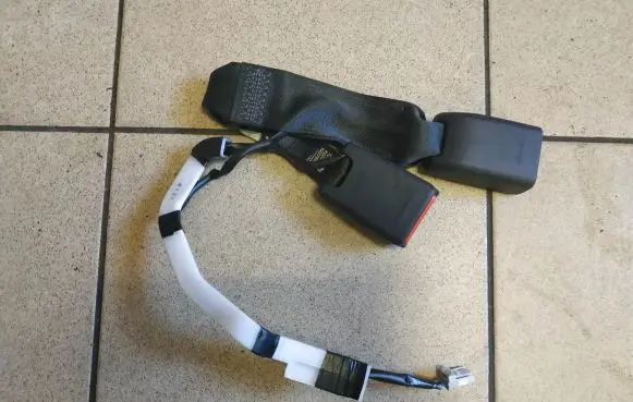 Lexus IS III XE30 Middle seatbelt buckle (rear) 
