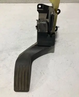 Ford Focus Accelerator throttle pedal 2M519F836AD