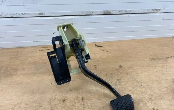 BMW 5 GT F07 Brake pedal 9144253