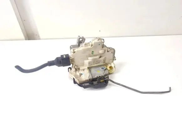 Audi A8 S8 D3 4E Front door lock 4F1837015
