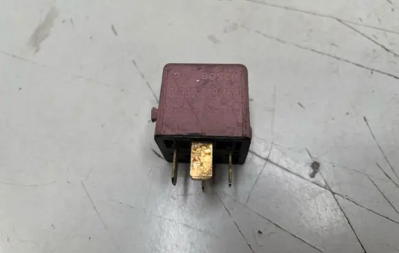 BMW 5 E39 Other relay 8365326