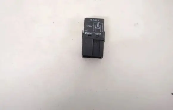 Volvo S40, V40 Other relay mb953382