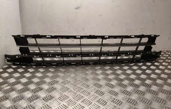 Volkswagen PASSAT B8 Front grill