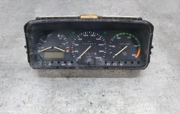 Speedometer (instrument cluster)