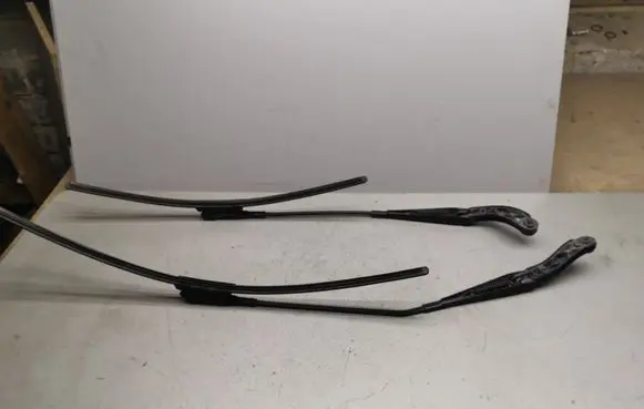 Mercedes-Benz A W169 Front wiper blade arm A1698200140 A1698200240