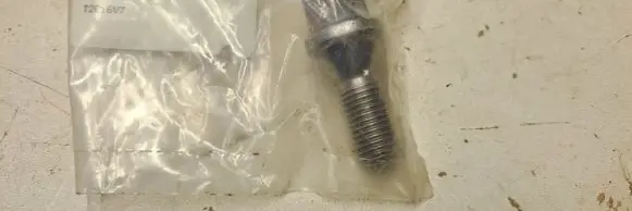 Renault Megane III Nuts/bolts 402222121R