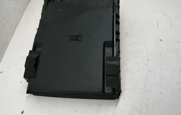 Volkswagen PASSAT CC Fuse box cover 1K0937132 1K0937132F 014189871