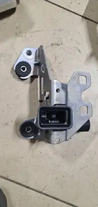 BMW 5 G30 G31 G38 Tailgate window lock/catch/latch 7447095
