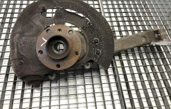 BMW X6 F16 Front wheel hub spindle knuckle 