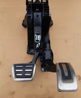 Volkswagen Golf VII Pedal assembly 5Q1723058BJ