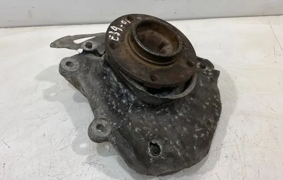 BMW 5 E39 Front wheel hub