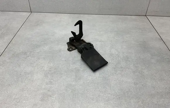 Audi Q3 8U Engine bonnet/hood lock/latch loop/hook 8U0823480C