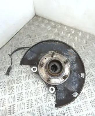Opel Astra J Front wheel hub 13324458 135022829