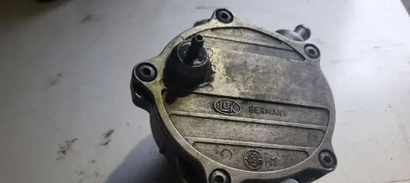 BMW 7 E65 E66 Vacuum pump 7507263