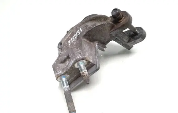 Honda FR-V Engine mounting bracket