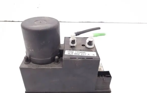 Audi A3 S3 8L Central locking vacuum pump 8L0862257A