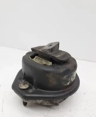 Engine mount bracket