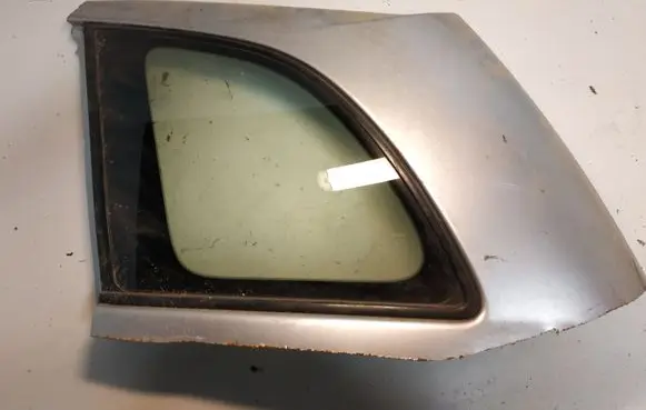 Toyota RAV 4 (XA20) Rear side window