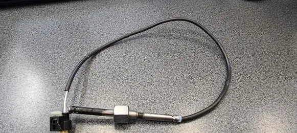 Mercedes-Benz Sprinter W906 Exhaust gas temperature sensor 0009053905 A0009053905