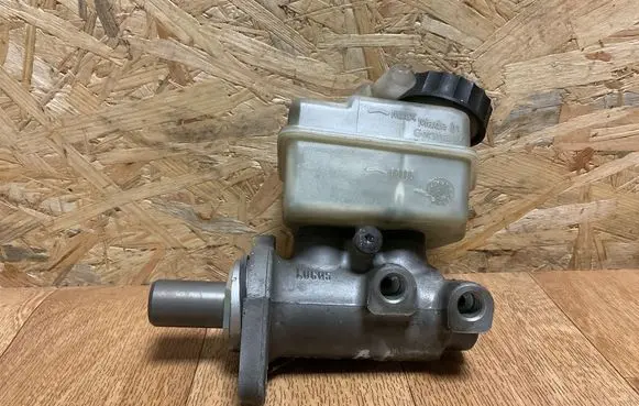 Mercedes-Benz A W168 Master brake cylinder A1684300102 32662101