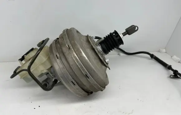 BMW 5 E60 E61 Brake booster