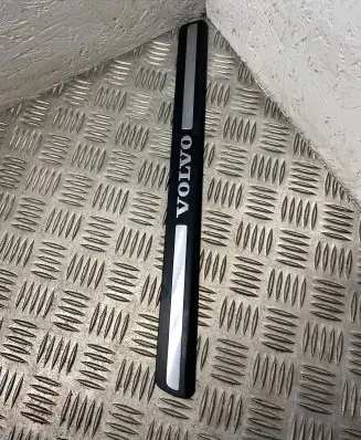 Volvo V70 Front sill trim cover 8659960
