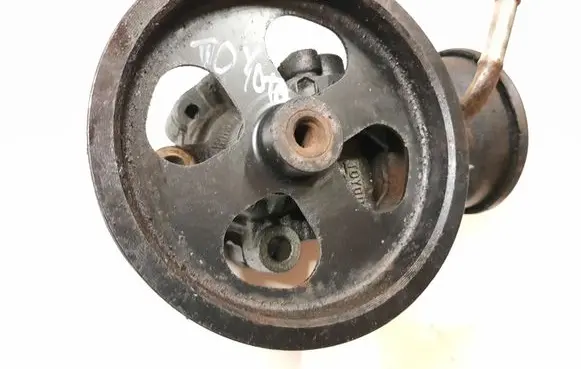 Toyota Avensis T250 Power steering pump 52020