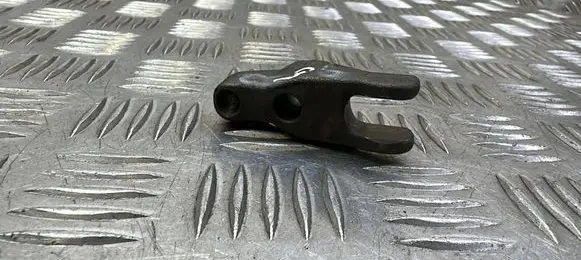 KIA Sorento Fuel Injector clamp holder 