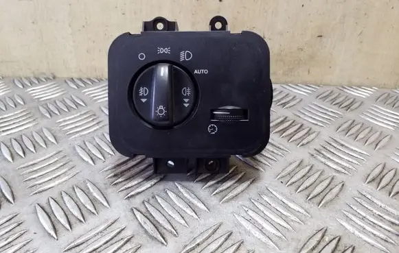 Land Rover Discovery 3 - LR3 Light switch YUD501480PVJ