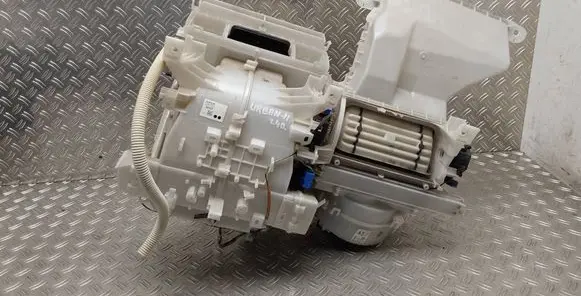 Toyota Urban Cruiser (XP110) Interior heater climate box assembly 8705052071 8701052A73
