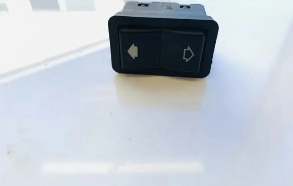 BMW 5 E39 Electric window control switch 8368974