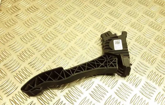 Volkswagen Tiguan Accelerator throttle pedal 5Q1723503J 6PV01062113