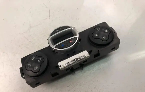 Renault Clio III Interior fan control switch 8200296683