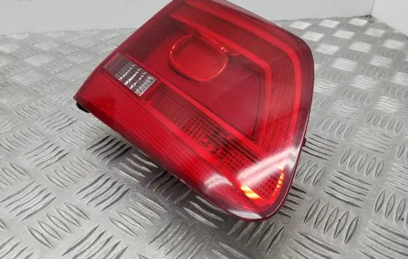 Volkswagen Touran II Tailgate rear/tail lights 1T0945093A