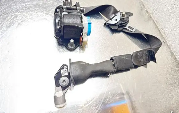 Opel Insignia B Front seatbelt 23465047 565485871 4611400000000L