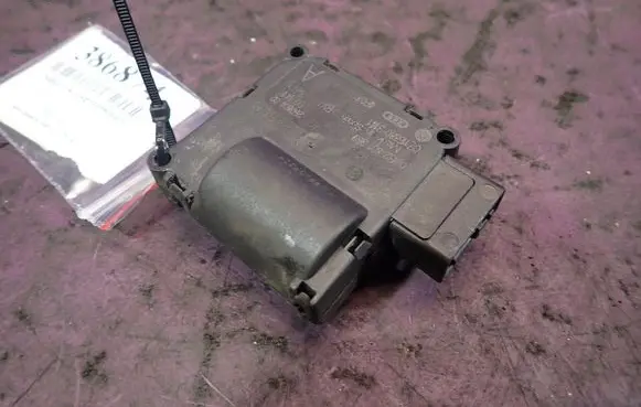 Audi A6 Allroad C5 A/C air flow flap actuator/motor 