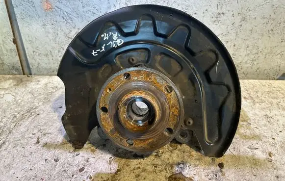 Volkswagen Golf VII Front wheel hub