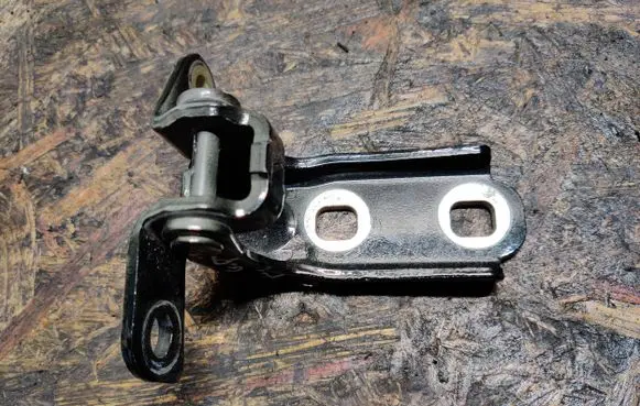 Citroen C3 Aircross Rear door lower hinge A046057 P18199