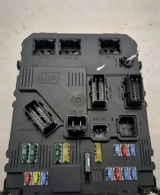 Peugeot 407 Fuse module 9662463380 BSIS0200